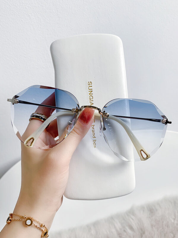 Seaside Anti-ultraviolet Sunglasses Driving Special Eyes Big Face Is Thin - Image 2
