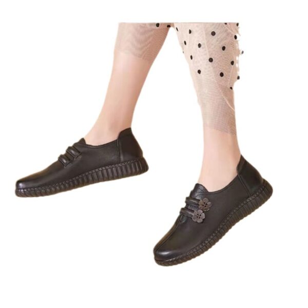 Retro Flower Buckle Soft Bottom New Middle-aged And Elderly Women's Leather Shoes - Image 5