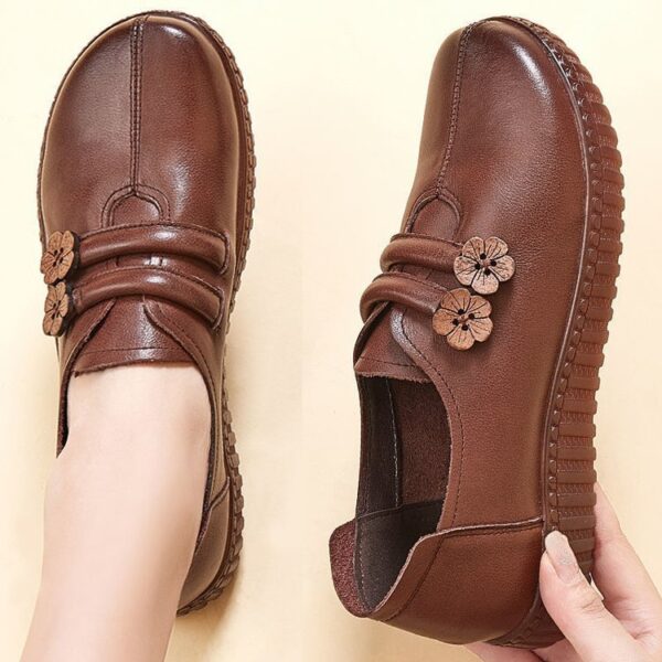 Retro Flower Buckle Soft Bottom New Middle-aged And Elderly Women's Leather Shoes - Image 2