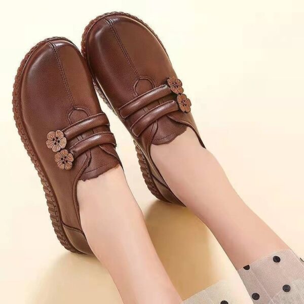 Retro Flower Buckle Soft Bottom New Middle-aged And Elderly Women's Leather Shoes - Image 4