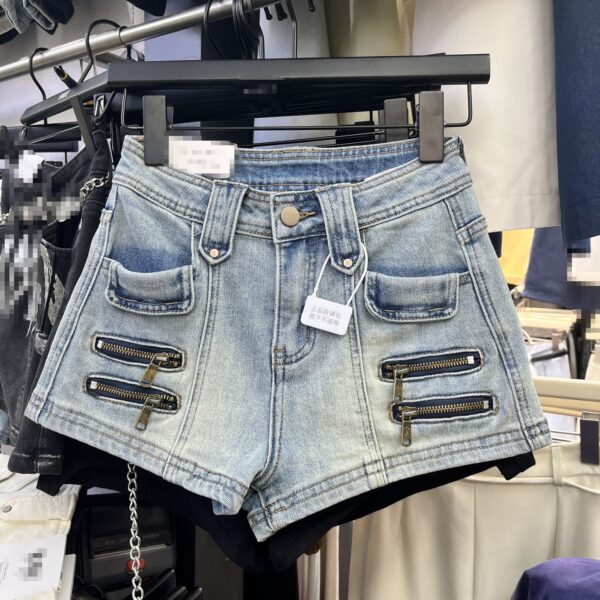 Design Sense Chain Decoration Fashion Denim Shorts - Image 5
