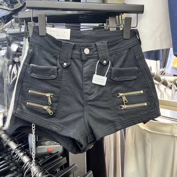 Design Sense Chain Decoration Fashion Denim Shorts - Image 4
