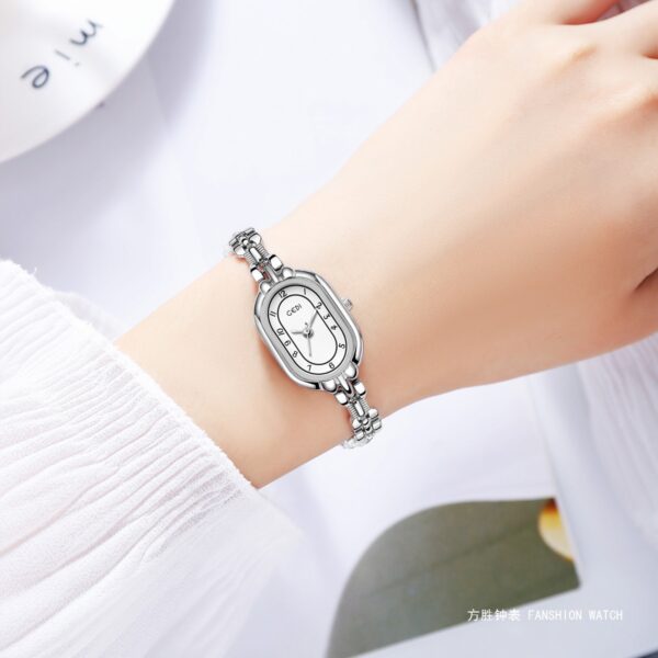 Retro Oval Niche High-grade Fritillary Bracelet Quartz Watch - Image 8