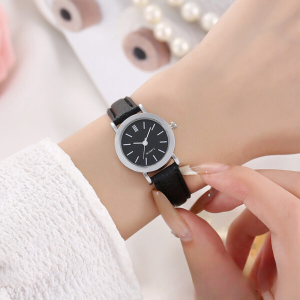 New Women's Simple Casual Retro Artistic Quartz Watch - Image 5