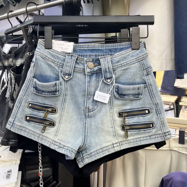Design Sense Chain Decoration Fashion Denim Shorts - Image 2